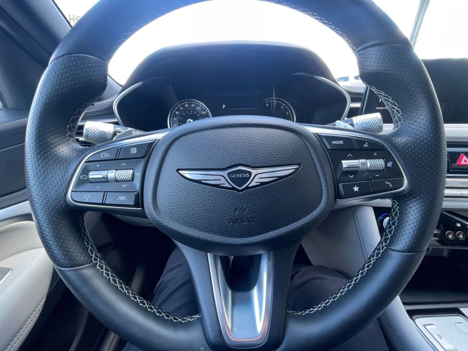 Used 2025 Genesis G70 2.5T image 30