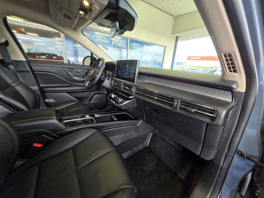 Used 2023 Lincoln Corsair AWD w/ Equipment Group 101A image 27