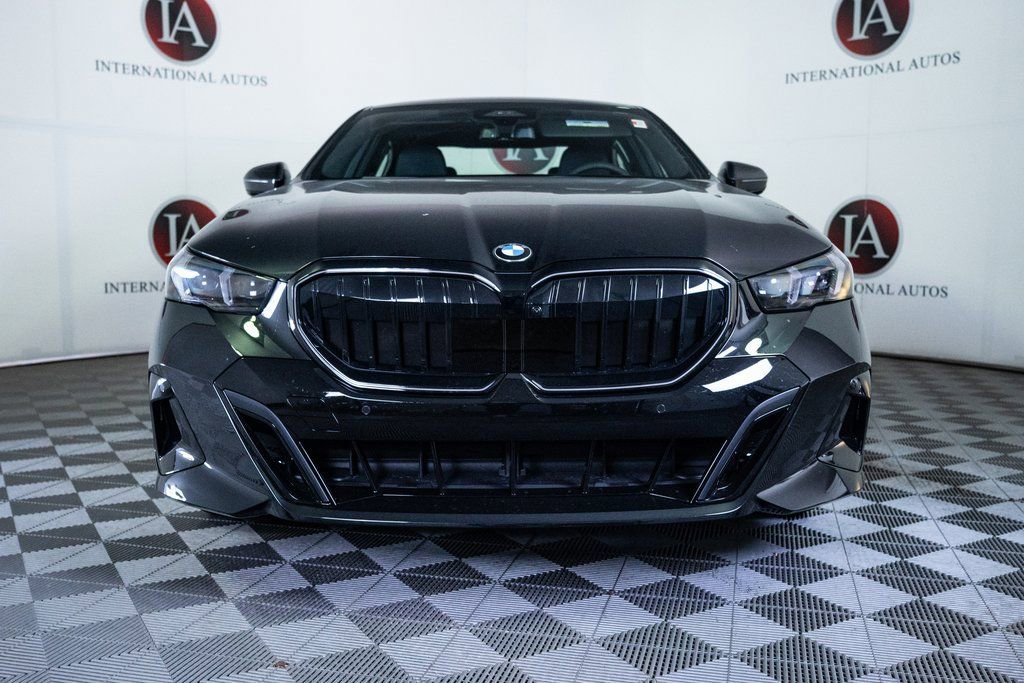 New 2026 BMW 530i xDrive w/ M Sport Package image 2