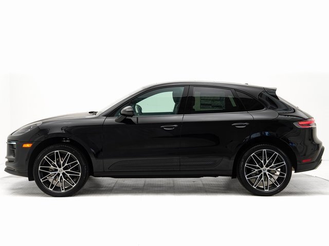 Certified 2025 Porsche Macan image 2