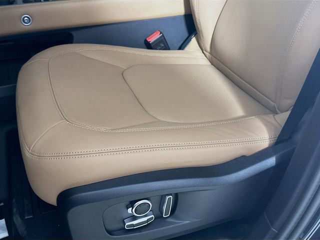 New 2026 Land Rover Defender 130 X-Dynamic SE AWD/4WD image 22