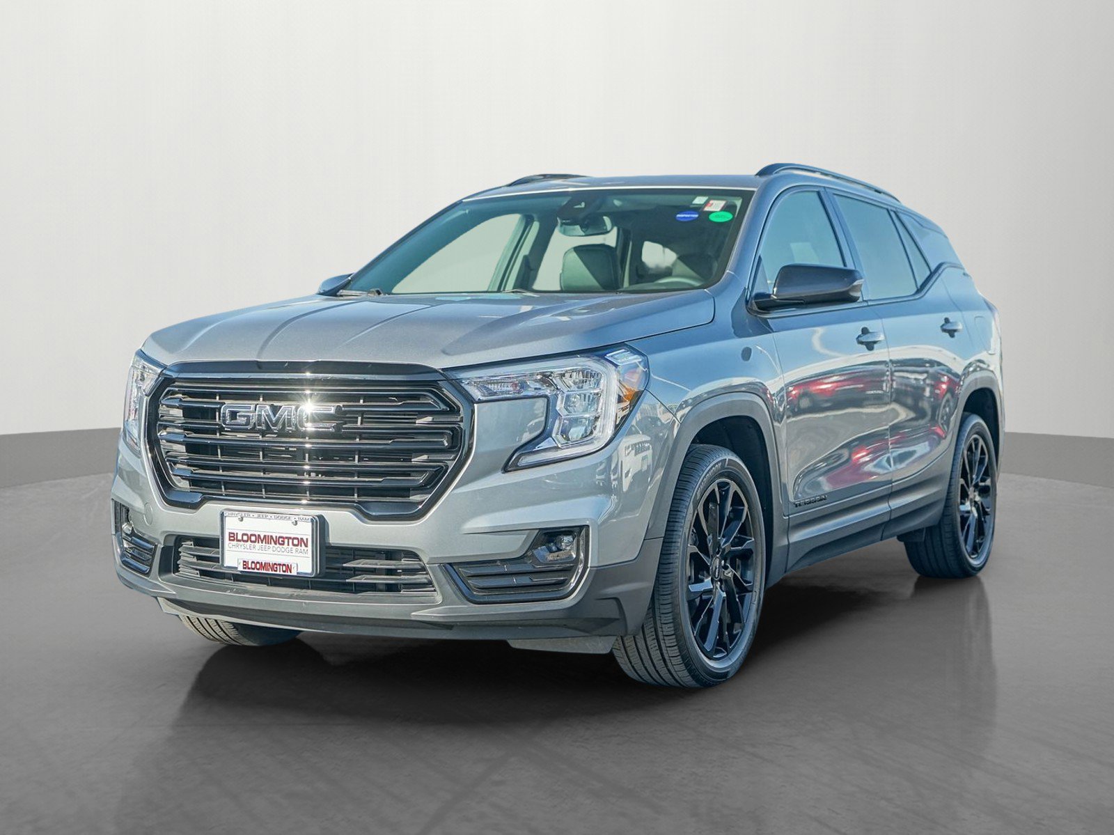 Used 2023 GMC Terrain SLT w/ Infotainment Package II image 3