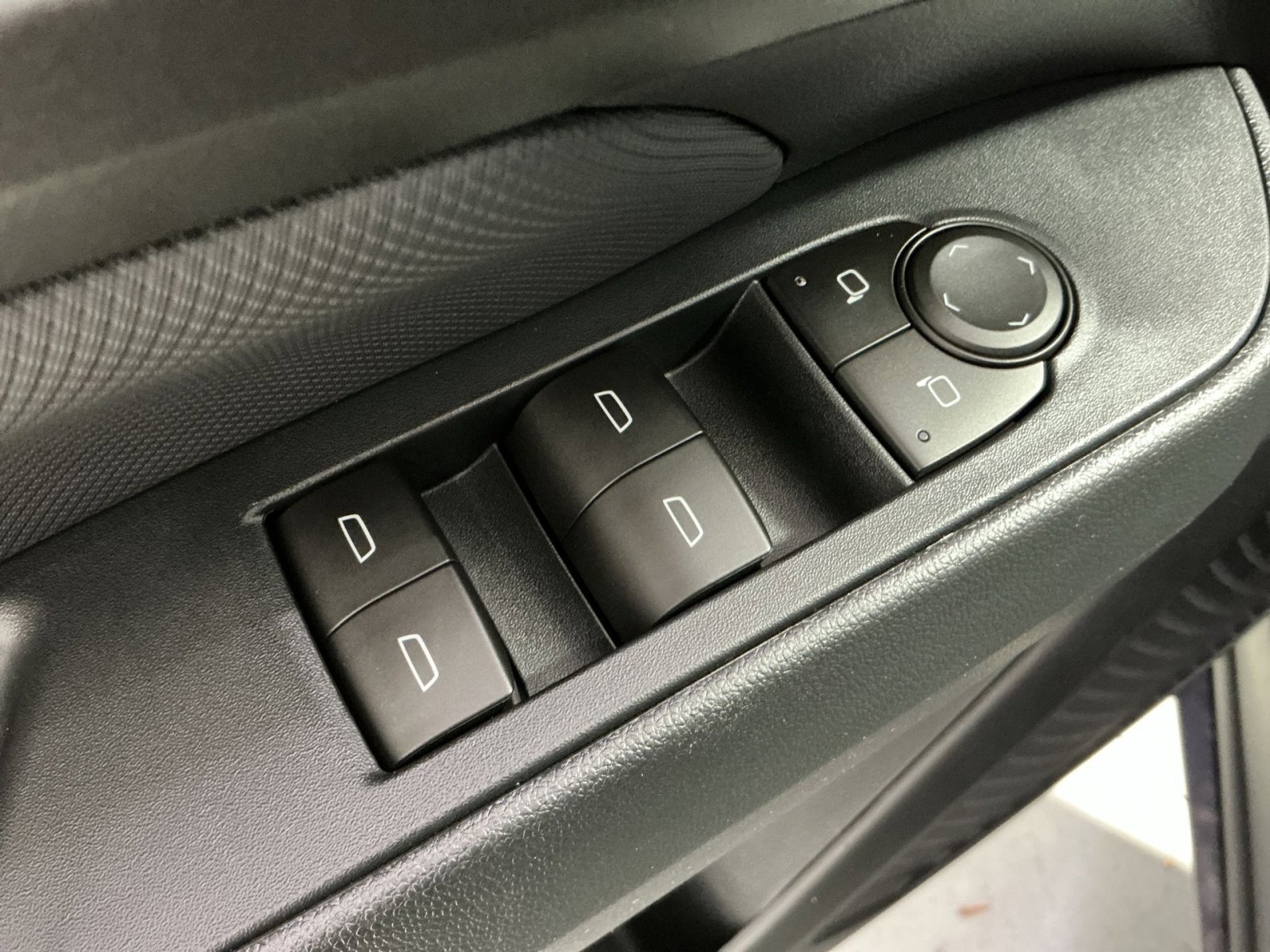 New 2026 Chevrolet Equinox EV LT w/ LPO, All-Weather Mat Package image 23