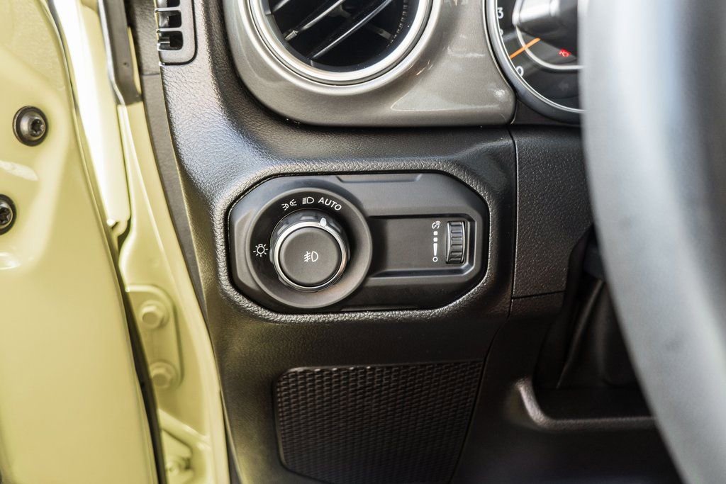 Used 2023 Jeep Wrangler Sahara image 17