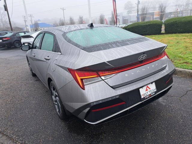 Used 2025 Hyundai Elantra Limited image 10