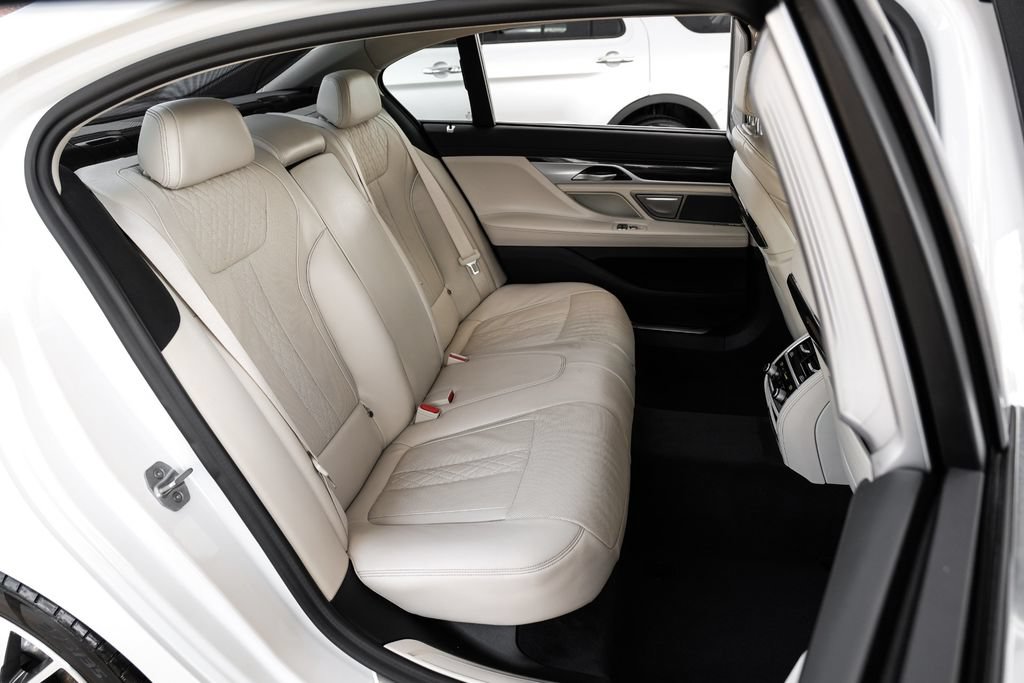Used 2020 BMW 740i w/ Premium Package RWD image 43