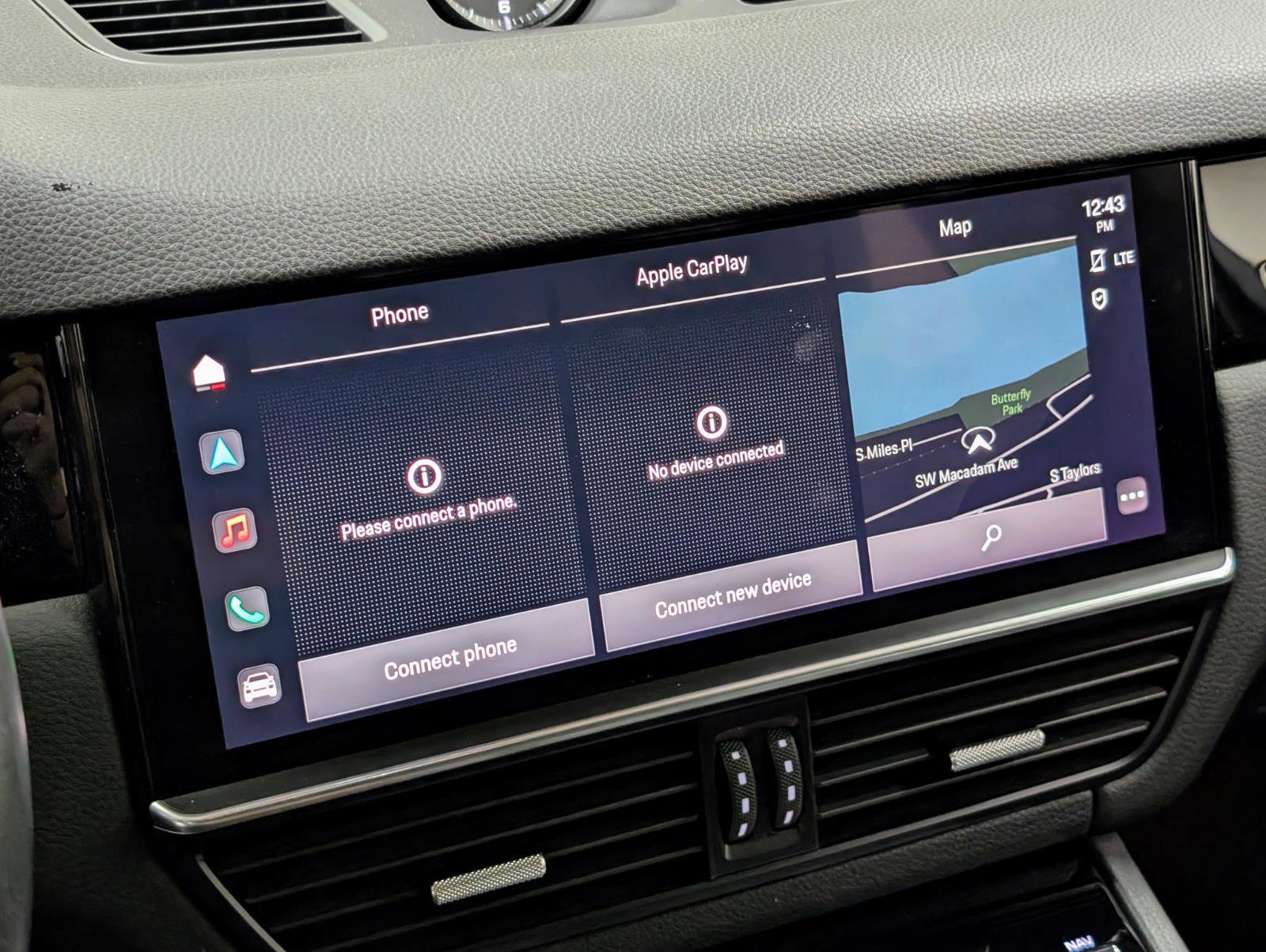 Used 2022 Porsche Cayenne Platinum Edition w/ Premium Package image 36