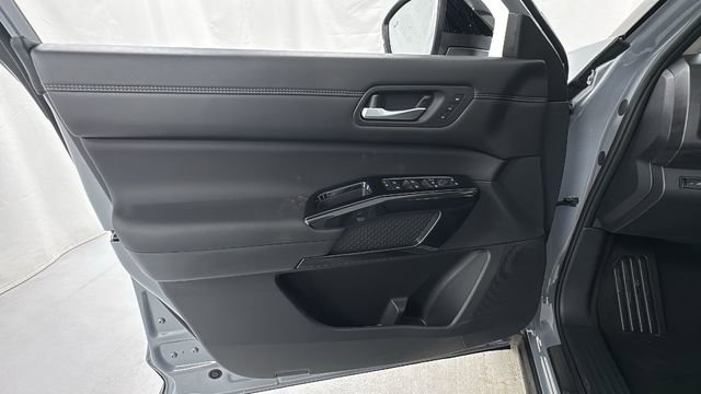 New 2026 Nissan Pathfinder Platinum image 20