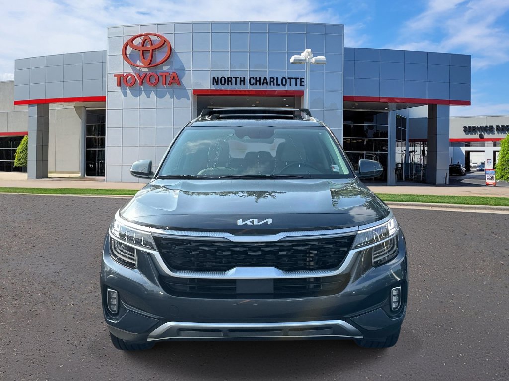 Used 2022 Kia Seltos SX w/ Sunroof Package AWD/4WD image 3