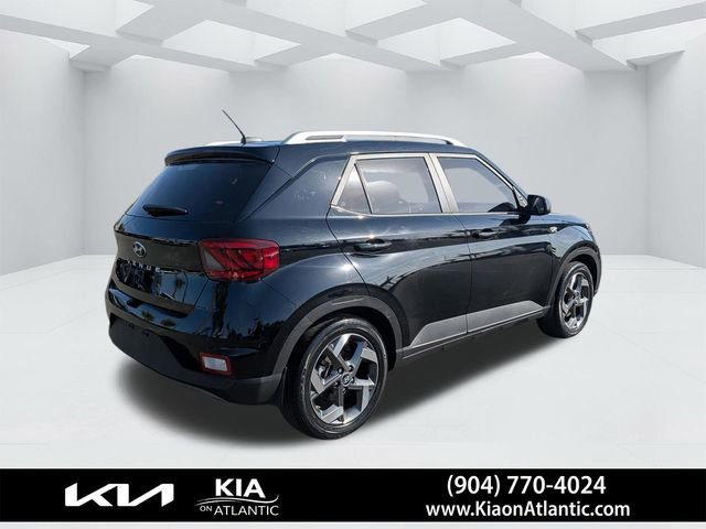 Used 2023 Hyundai Venue SEL image 3