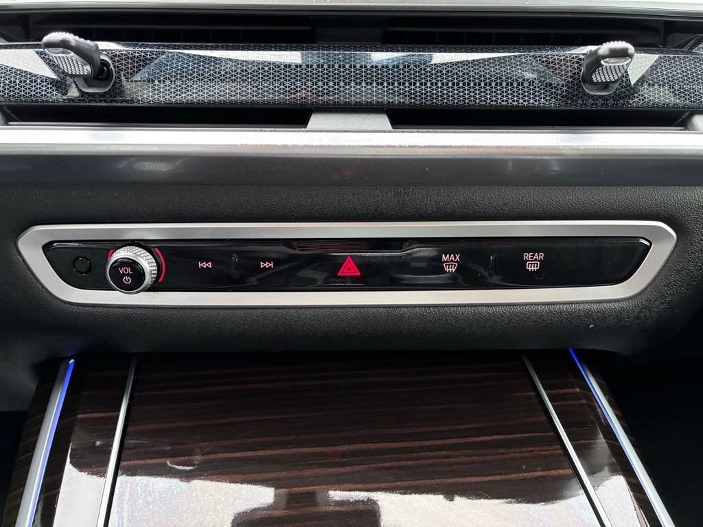 Used 2024 BMW X7 xDrive40i w/ Premium Package AWD/4WD image 47