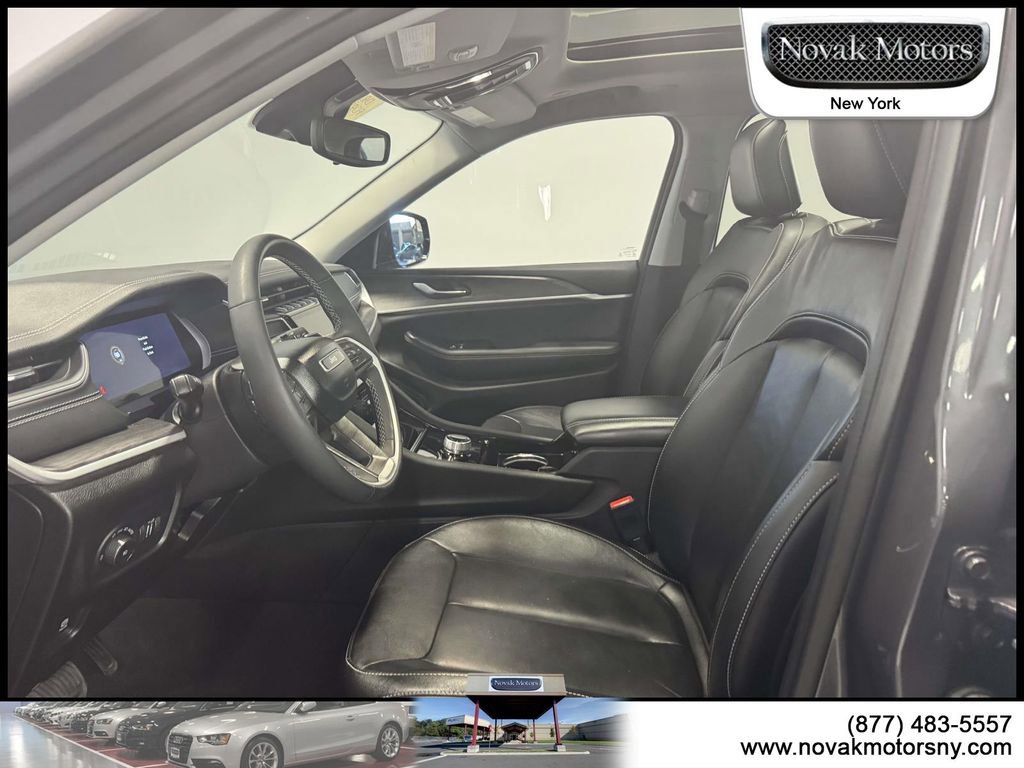 Used 2023 Jeep Grand Cherokee L Limited AWD/4WD image 13