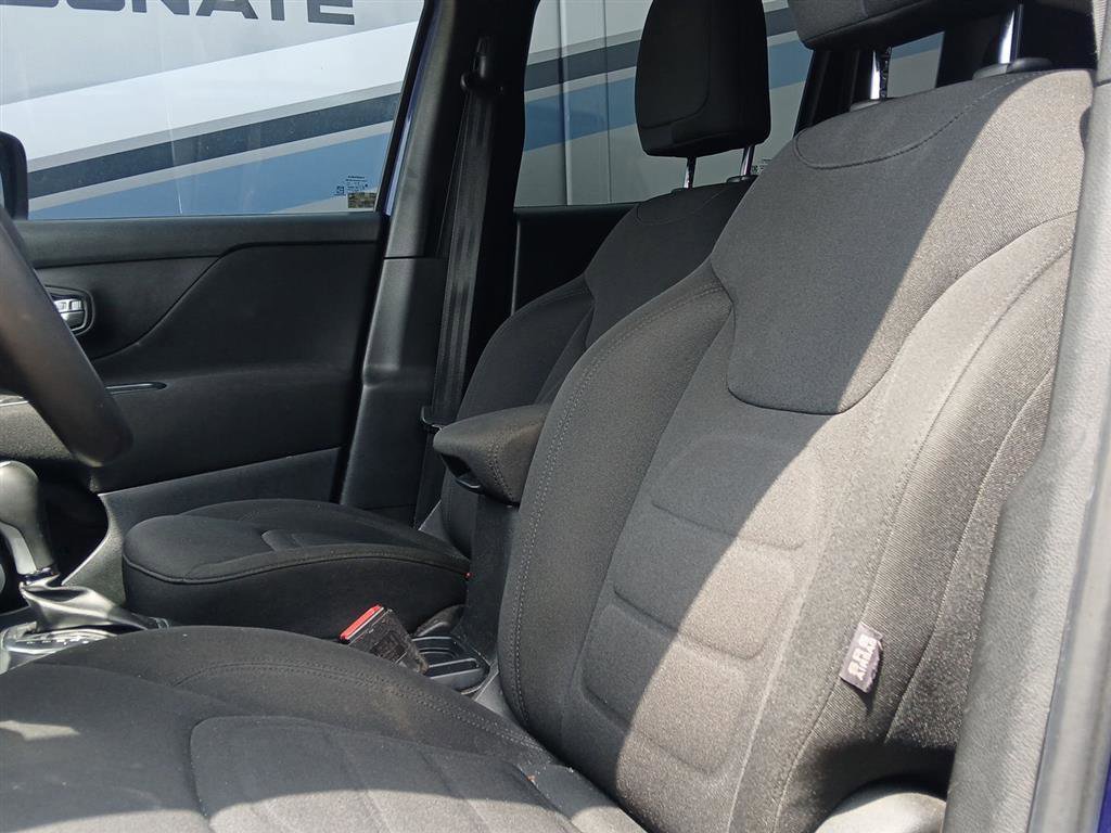 Used 2020 Jeep Renegade Latitude w/ Popular Equipment Group FWD image 8