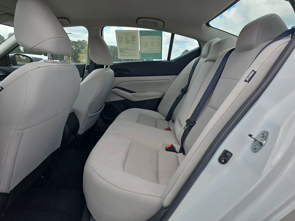 Used 2025 Nissan Altima 2.5 SV image 17