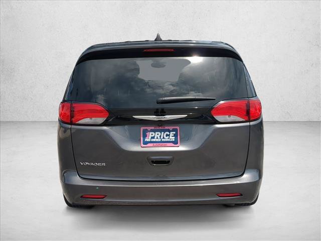 Used 2023 Chrysler Voyager LX FWD image 7