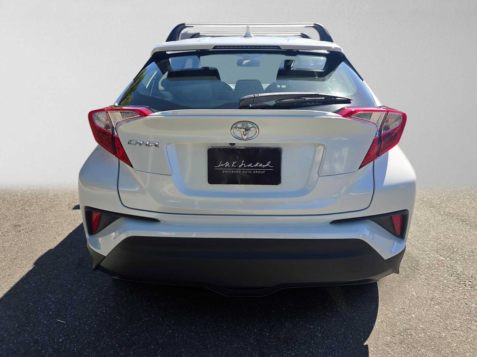 Used 2019 Toyota C-HR XLE FWD image 4