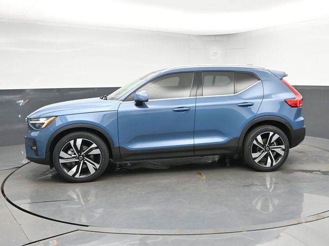 Used 2023 Volvo XC40 B5 Plus w/ Driver Assist Package AWD/4WD image 6
