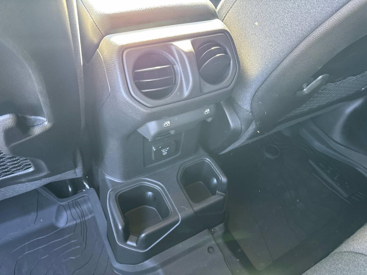 Used 2025 Jeep Gladiator Rubicon w/ Convenience Group image 16