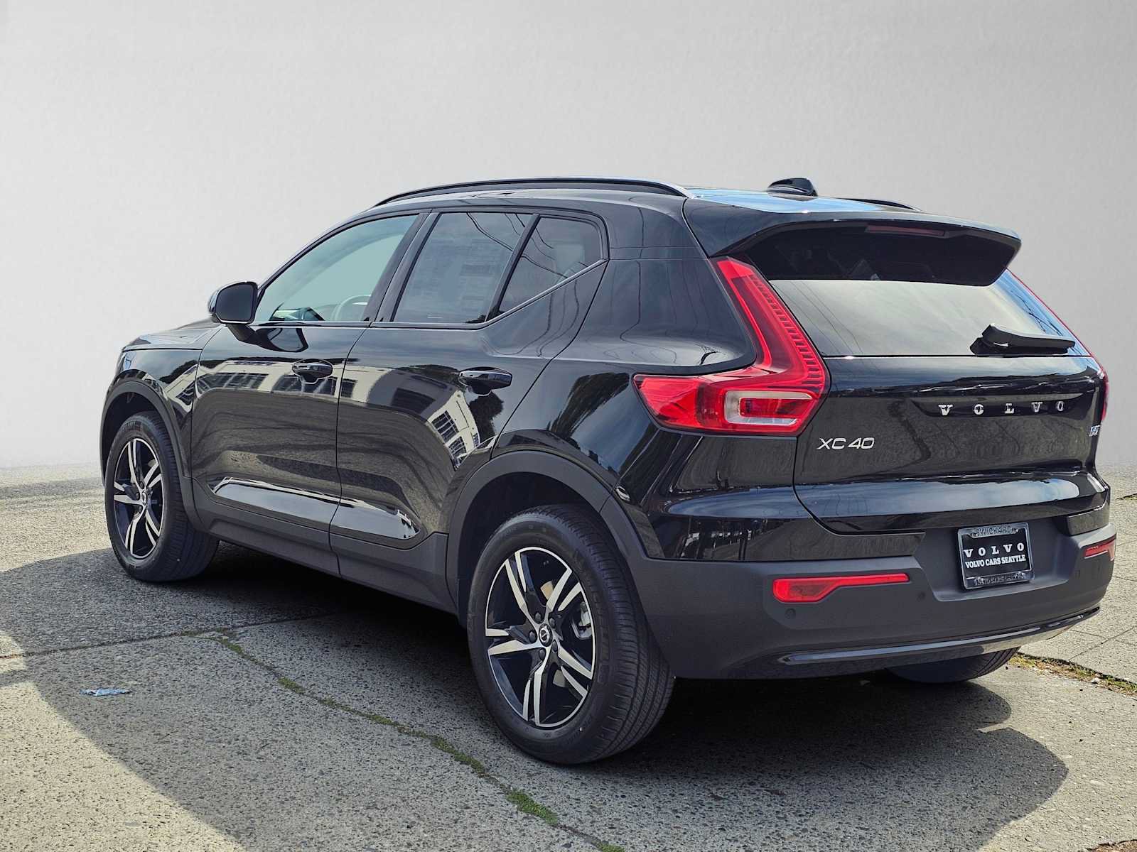 New 2026 Volvo XC40 B5 Core w/ Protection Package Premier AWD/4WD image 5