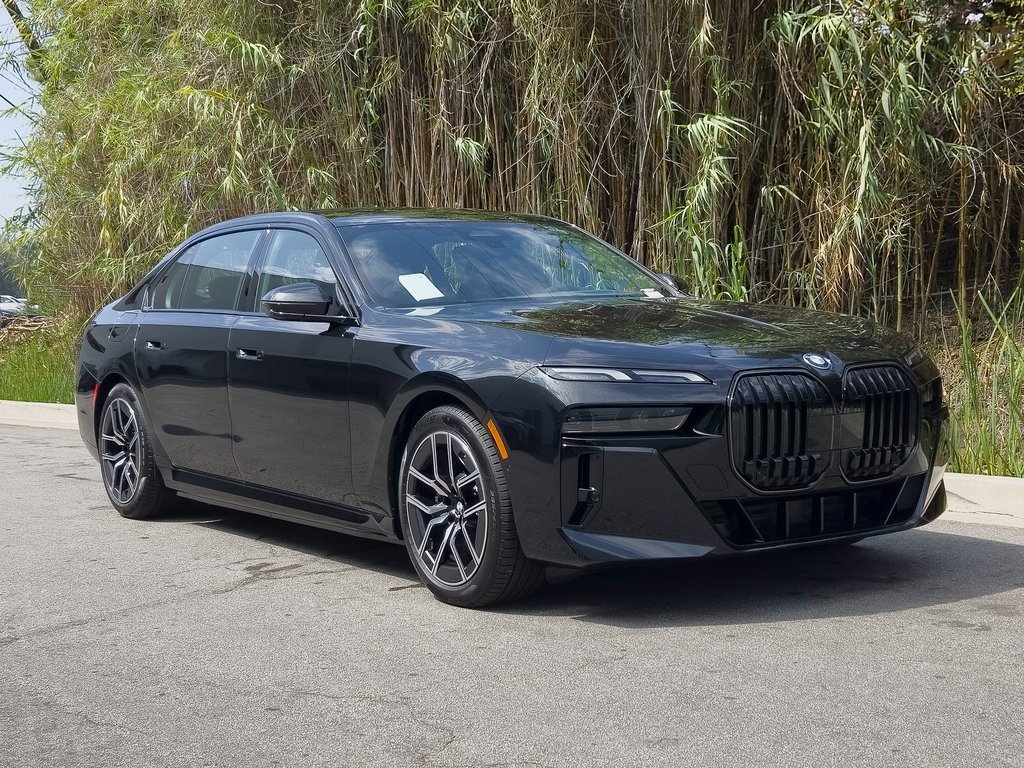 New 2026 BMW 750e xDrive w/ Premium Package image 2