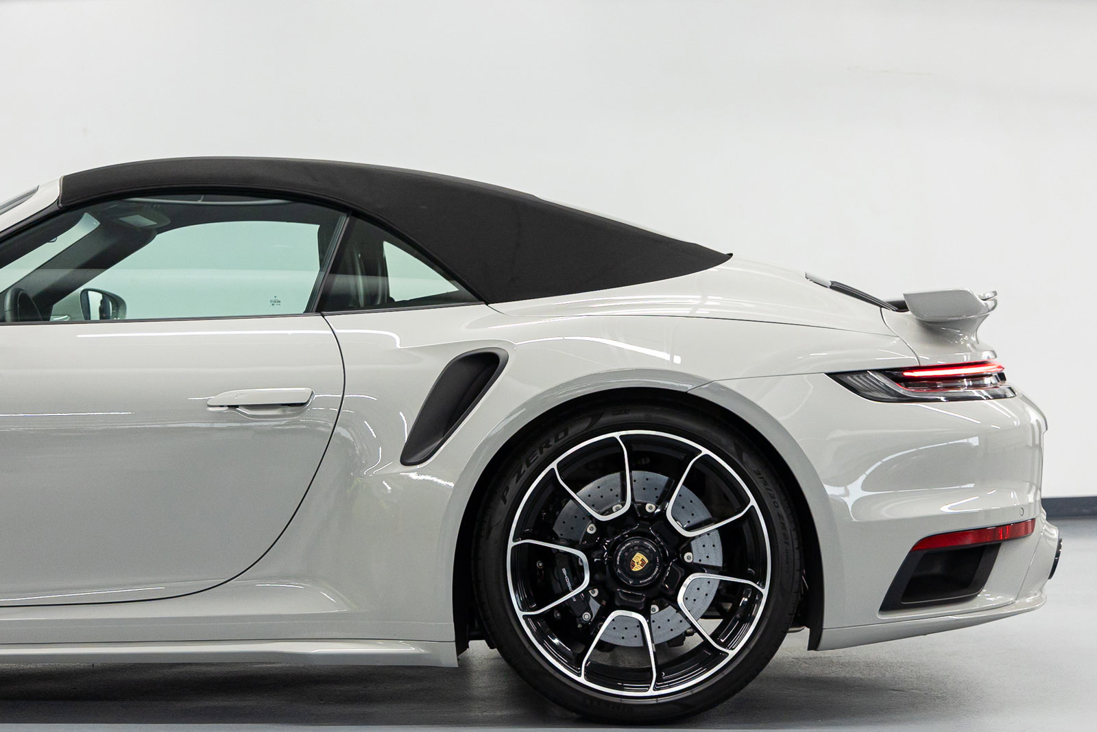 Used 2025 Porsche 911 Turbo S w/ 911 Turbo Sportdesign Package image 17