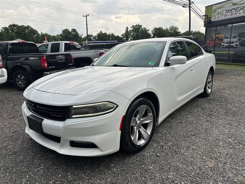 Used 2017 Dodge Charger SXT w/ Navigation & Travel Group RWD image 2