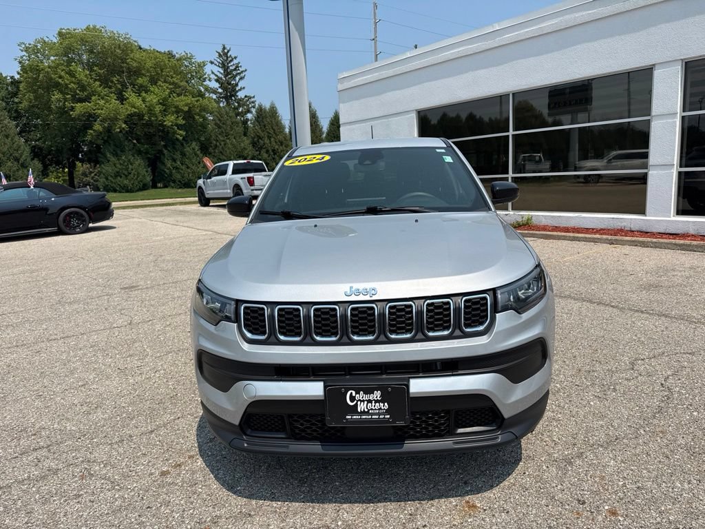 Used 2024 Jeep Compass Sport AWD/4WD image 8