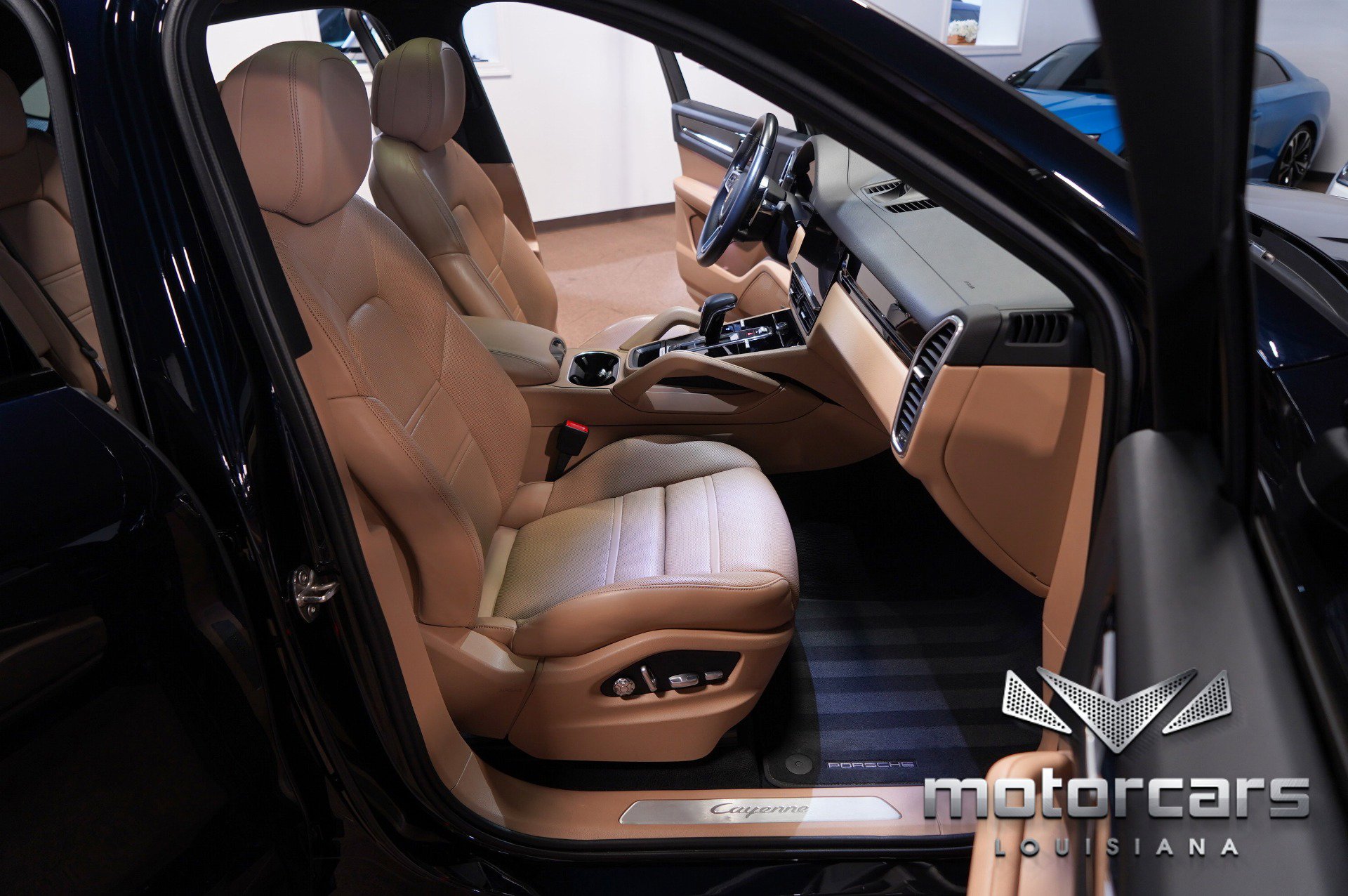 Used 2021 Porsche Cayenne Coupe w/ Premium Package image 26