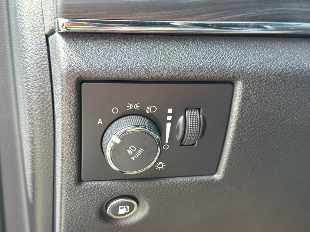 Used 2021 Jeep Grand Cherokee Limited AWD/4WD image 14