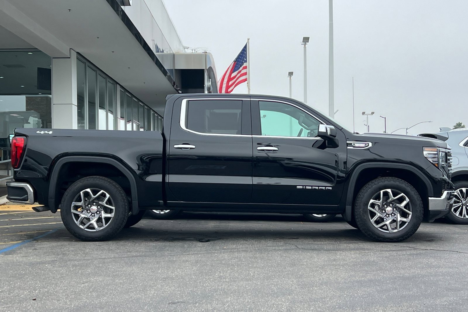 New 2026 GMC Sierra 1500 SLT w/ SLT Convenience Package image 4