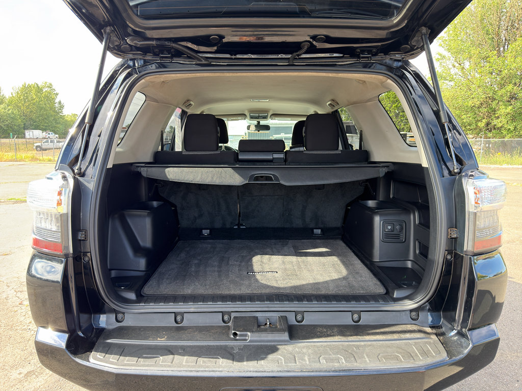 Used 2016 Toyota 4Runner SR5 AWD/4WD image 10