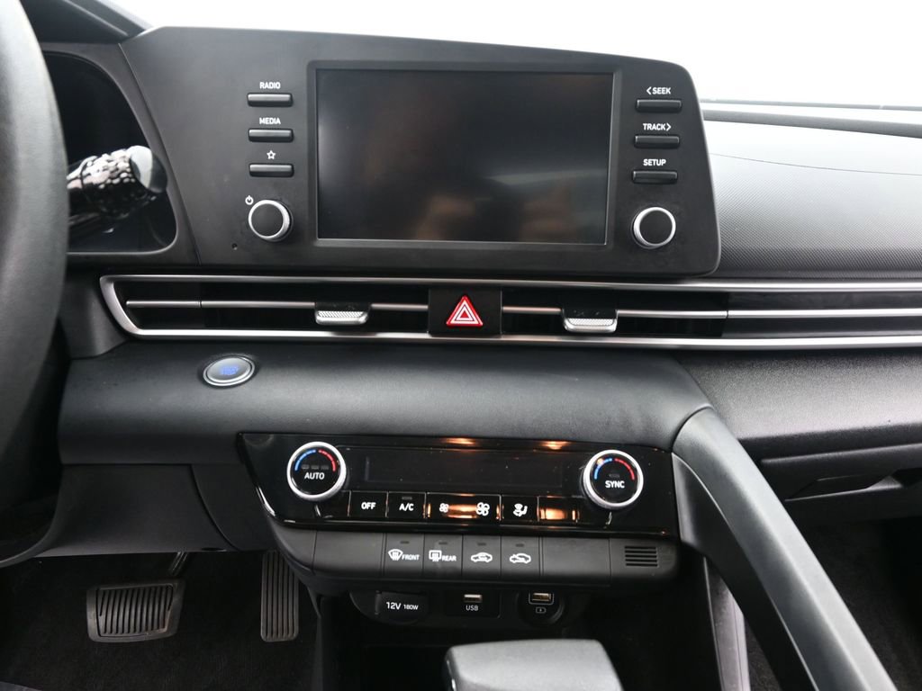 Used 2023 Hyundai Elantra SEL w/ Preferred Accessory Package image 20