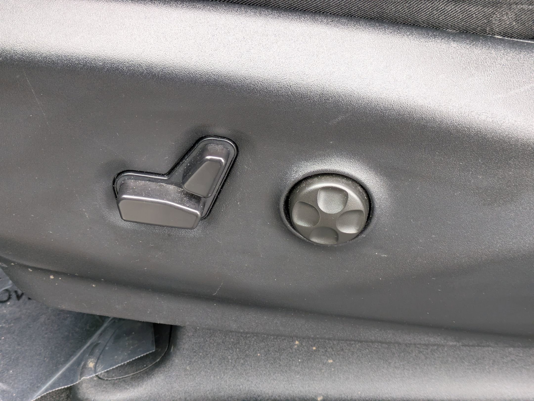 Used 2025 Chrysler Pacifica Select image 17