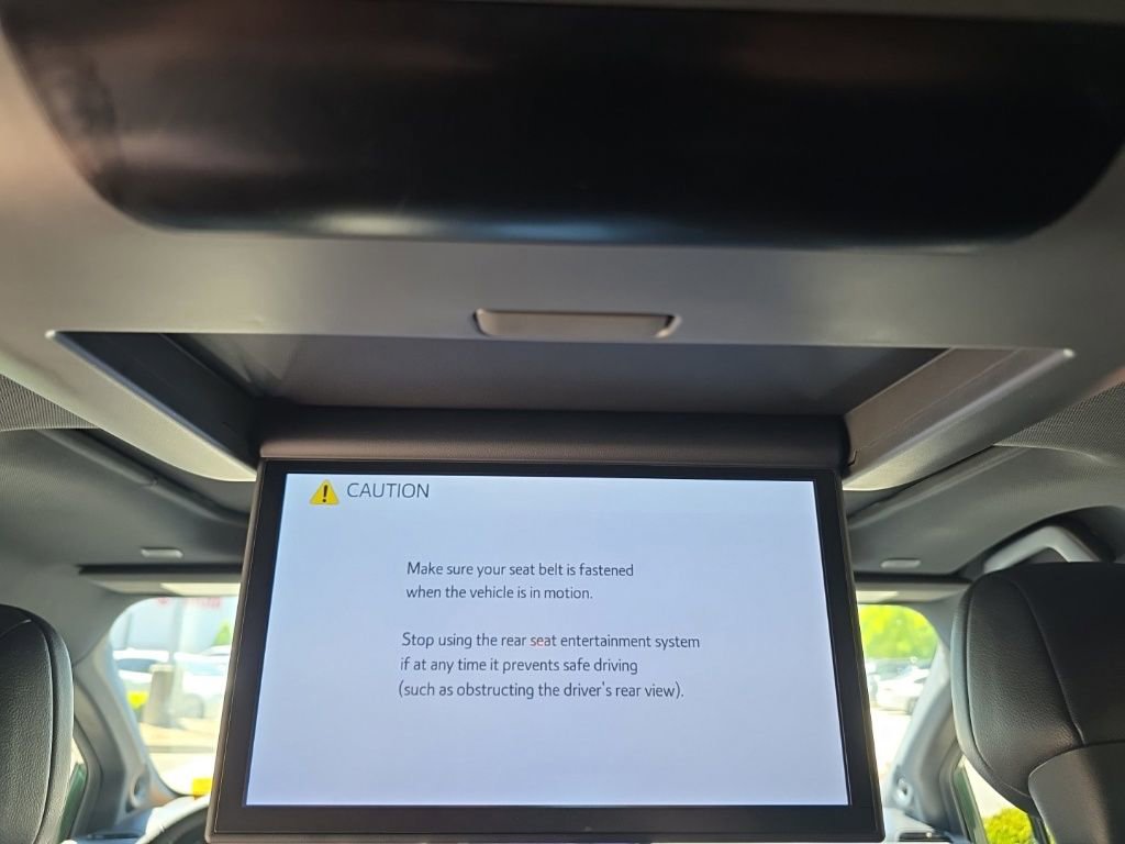 Used 2025 Toyota Sienna XLE Woodland Edition image 22