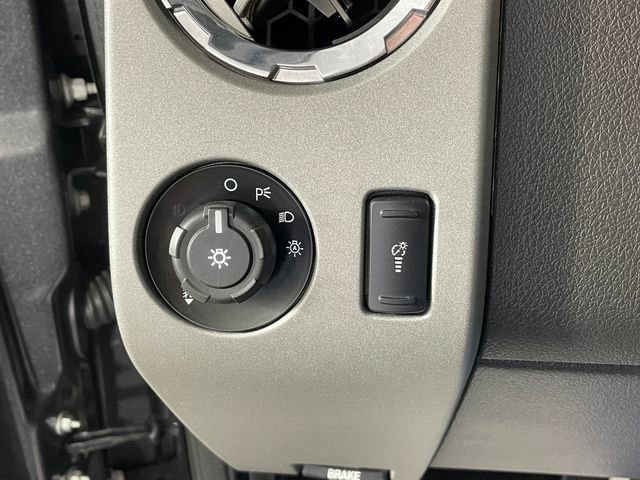 Used 2016 Ford F250 Lariat w/ Lariat Ultimate Package AWD/4WD image 16