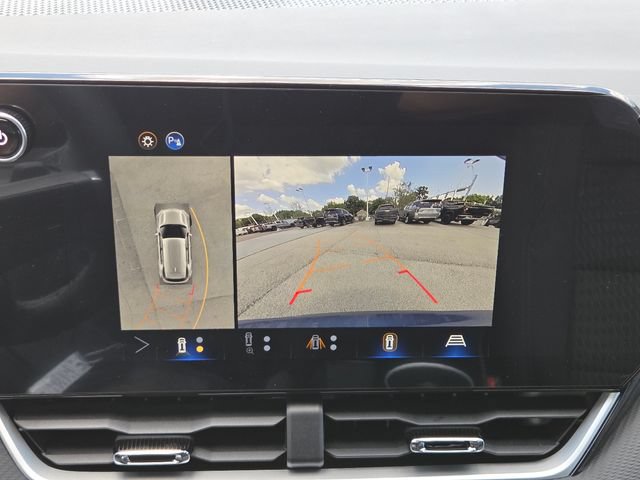 Used 2026 Chevrolet Equinox LT w/ Safety and Technology Package FWD image 7