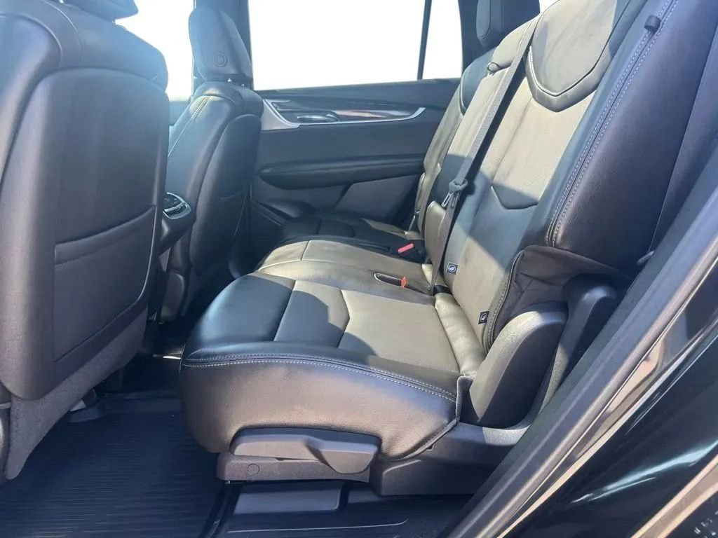 Used 2025 Cadillac XT6 Sport w/ Technology Package image 18