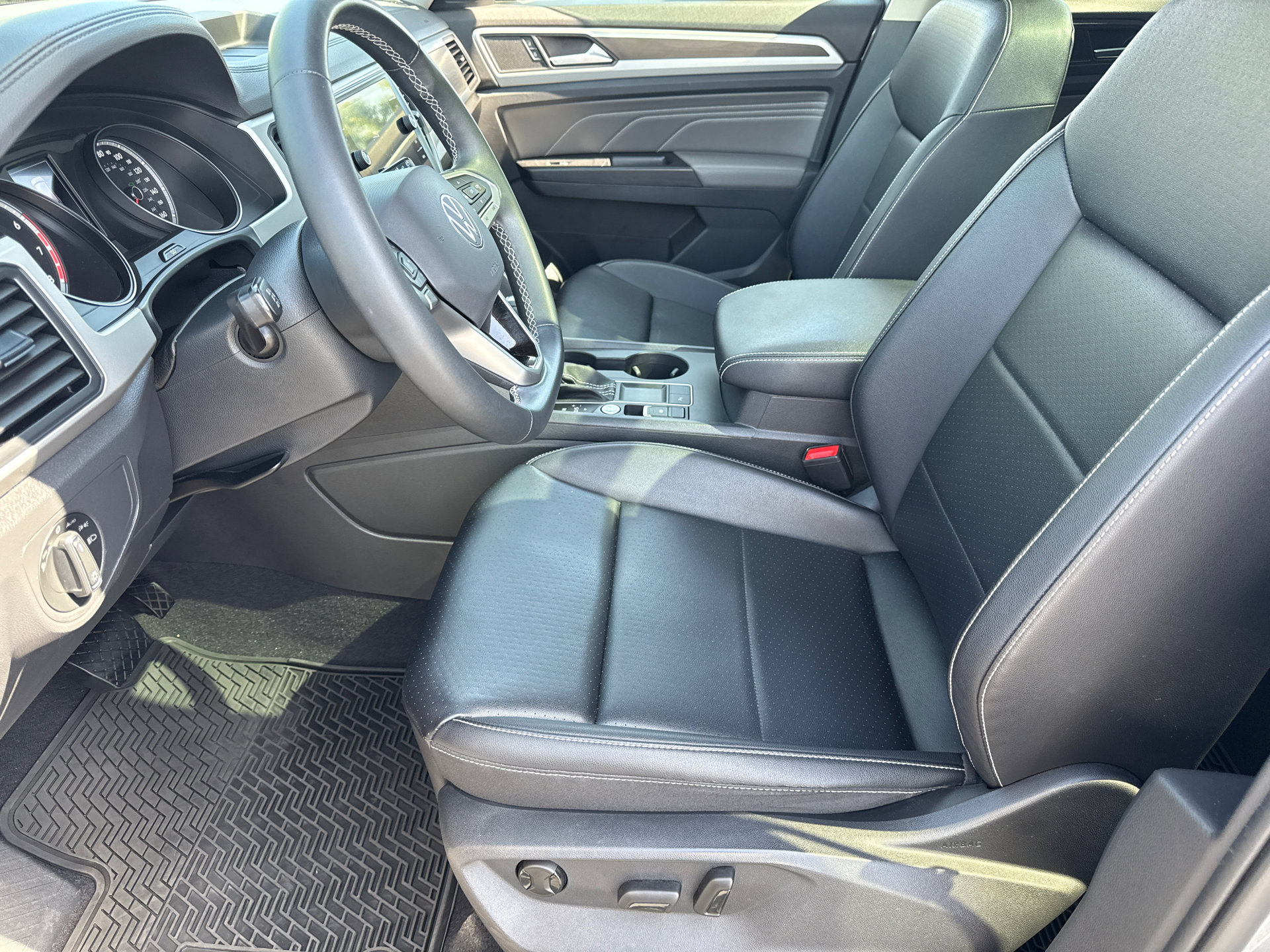 Used 2021 Volkswagen Atlas SE w/ Panoramic Sunroof Package FWD image 22