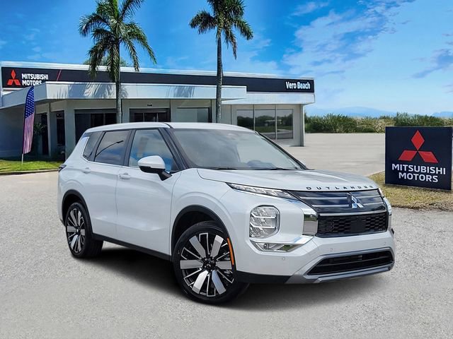 New 2026 Mitsubishi Outlander SE FWD 360° Tour