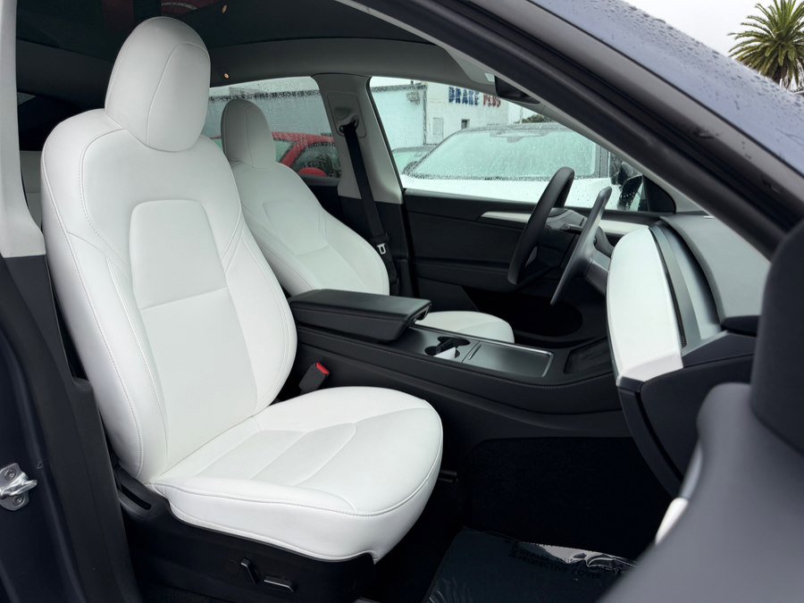 Used 2023 Tesla Model Y Long Range image 32