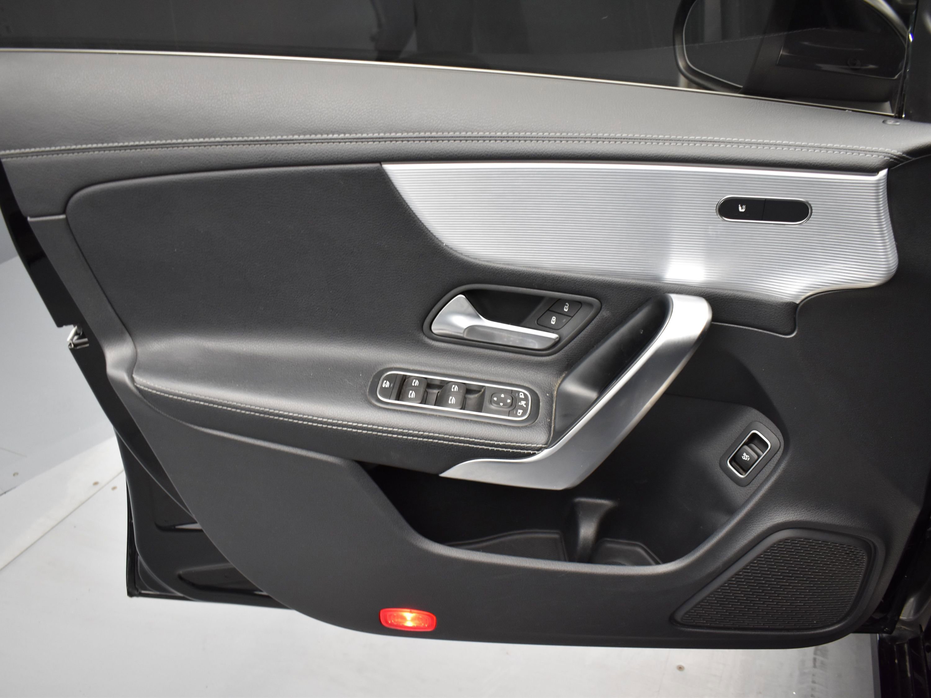 Used 2022 Mercedes-Benz CLA 250 4MATIC w/ Premium Package Lite image 9