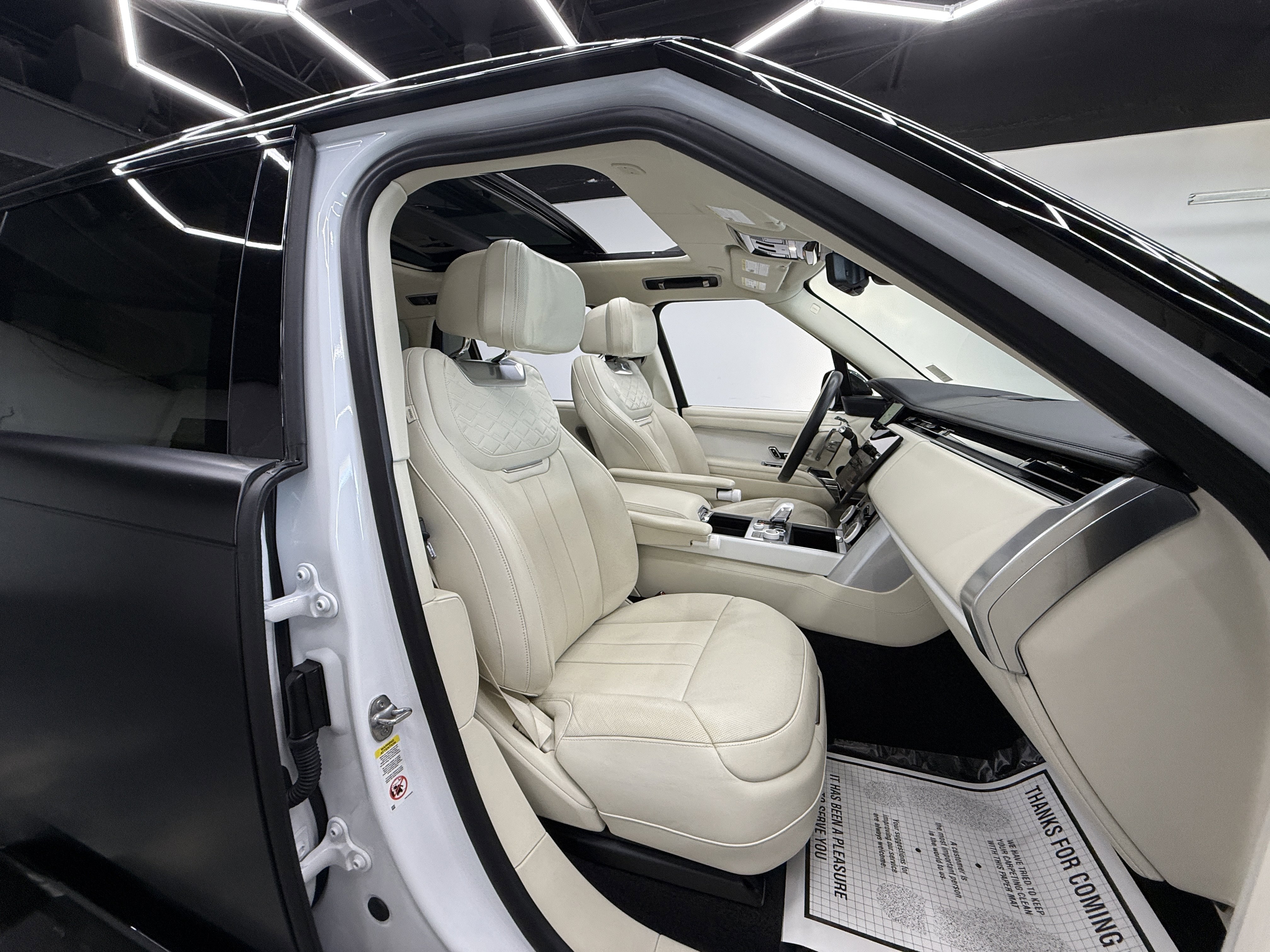 Used 2023 Land Rover Range Rover SV image 30