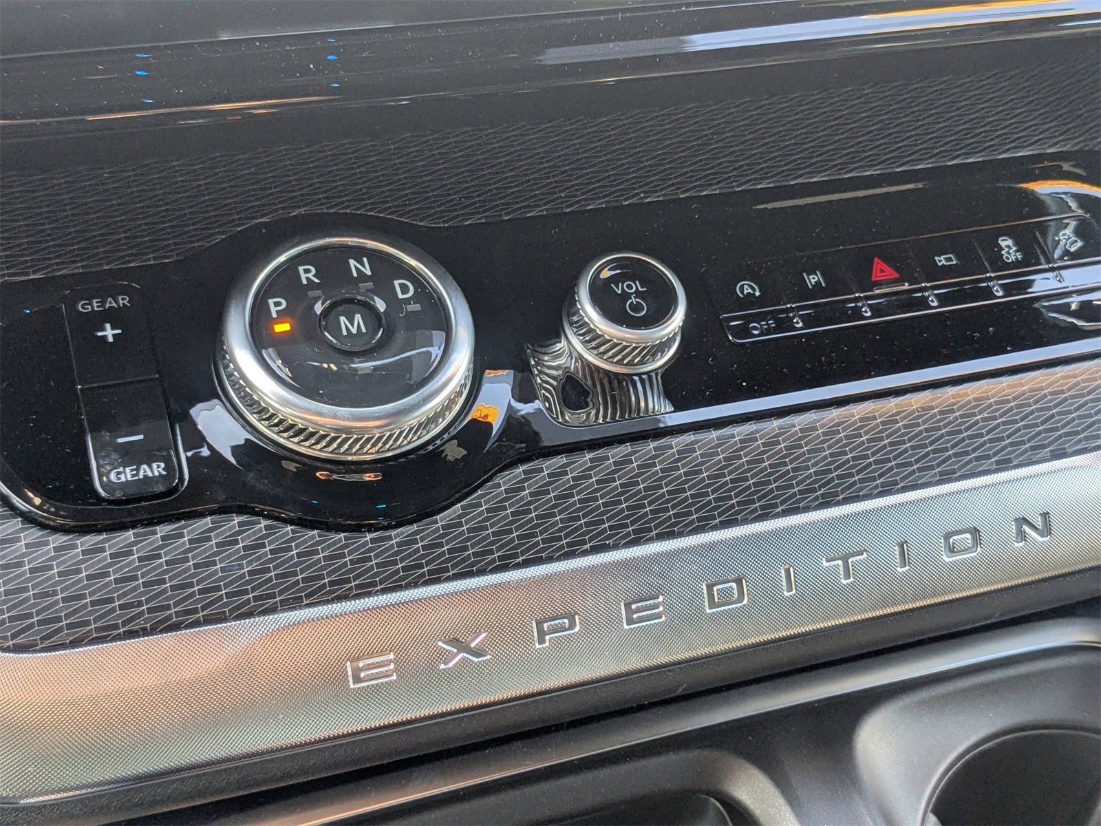 New 2025 Ford Expedition Max Platinum w/ Stealth Performance Package image 25