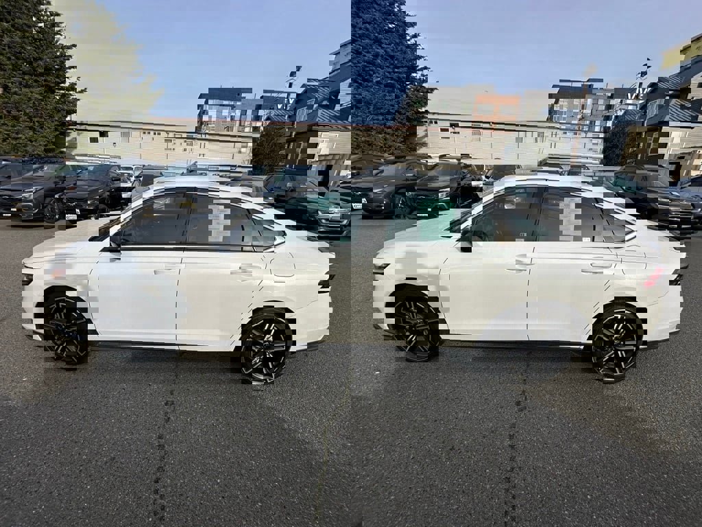 Used 2024 Honda Accord Sport image 4