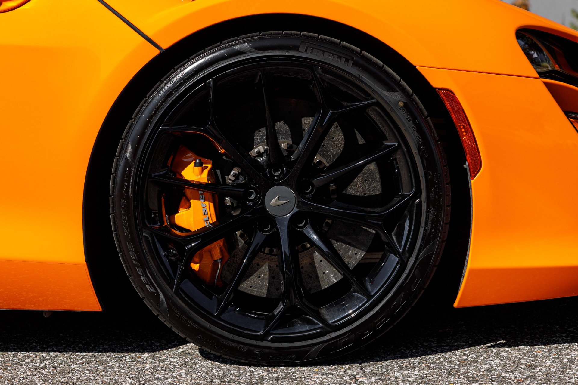 Used 2025 McLaren Artura image 15