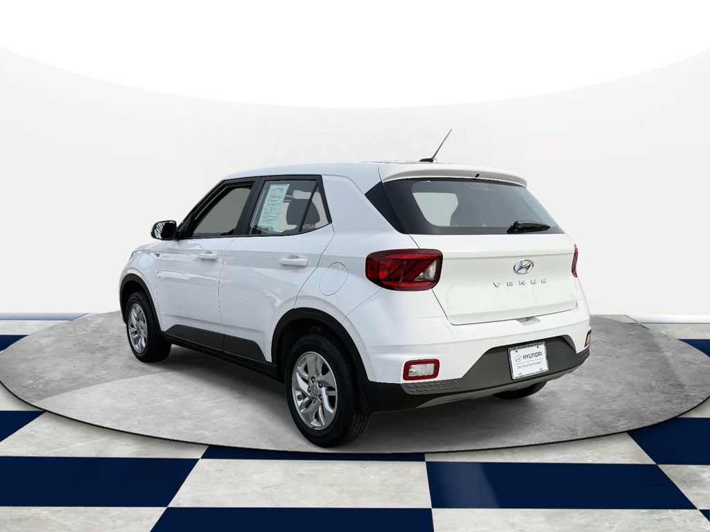 Certified 2025 Hyundai Venue SE image 4