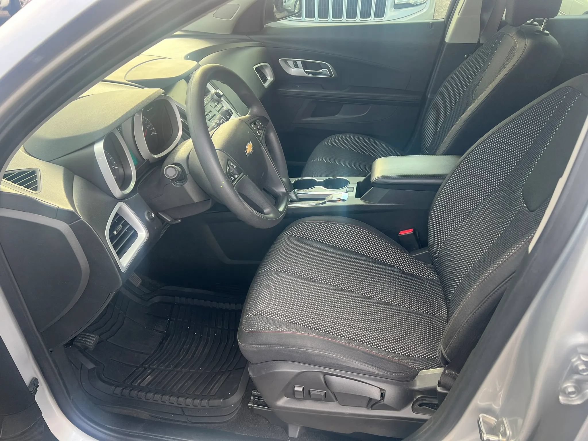 Used 2017 Chevrolet Equinox LS FWD image 6