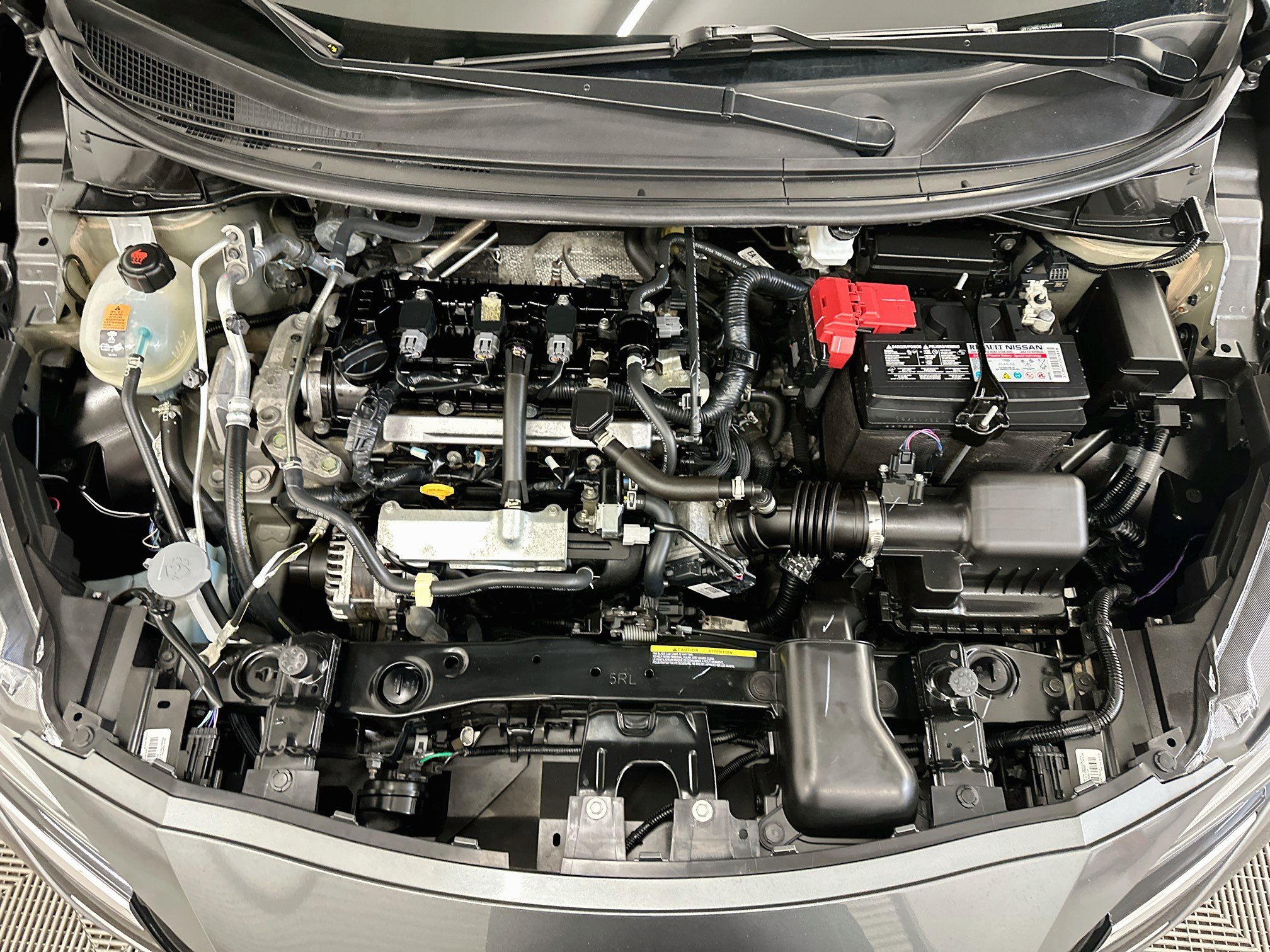 Used 2025 Nissan Versa SV FWD image 32