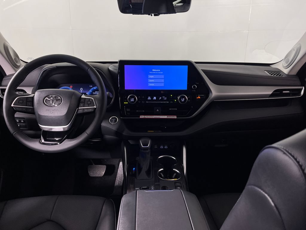 Certified 2026 Toyota Highlander Platinum AWD/4WD image 14