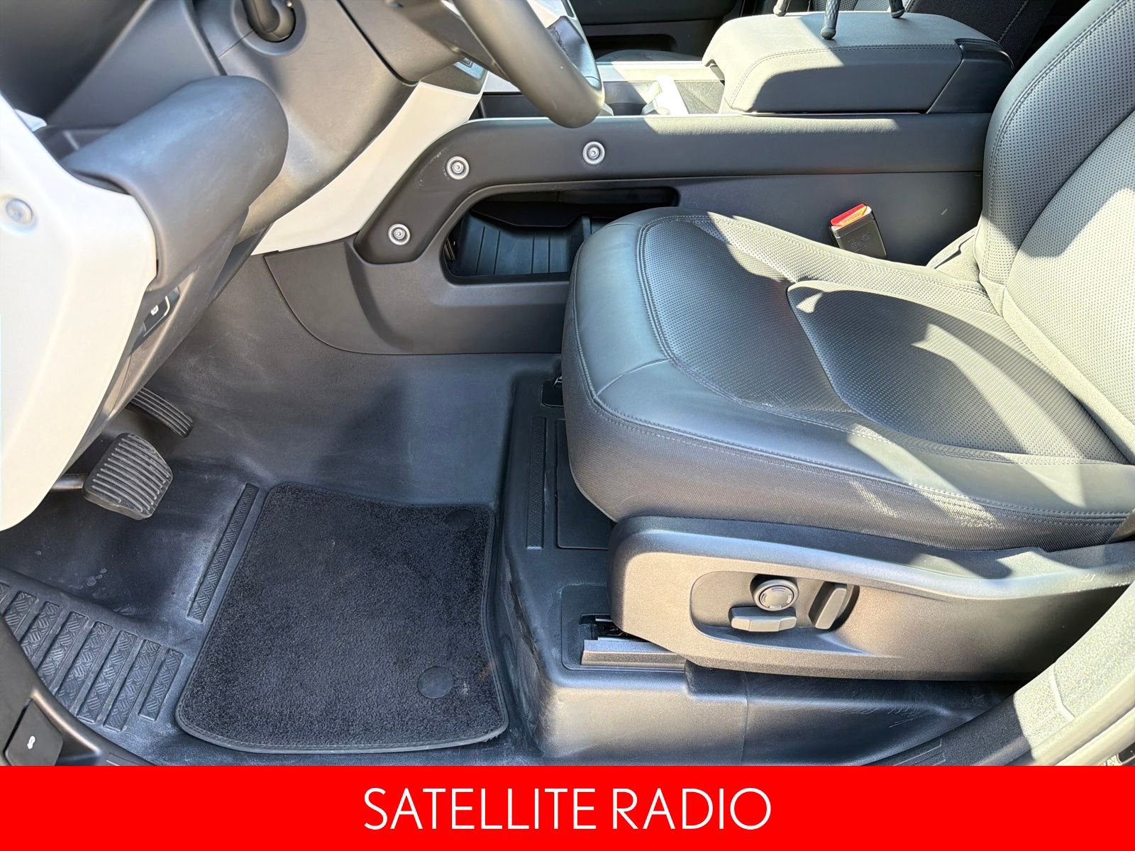 Used 2025 Land Rover Defender 110 S image 21